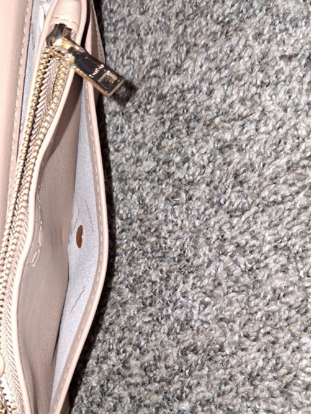 Quilted Beige Chain Crossbody Bag - Women - Picture 5 of 6